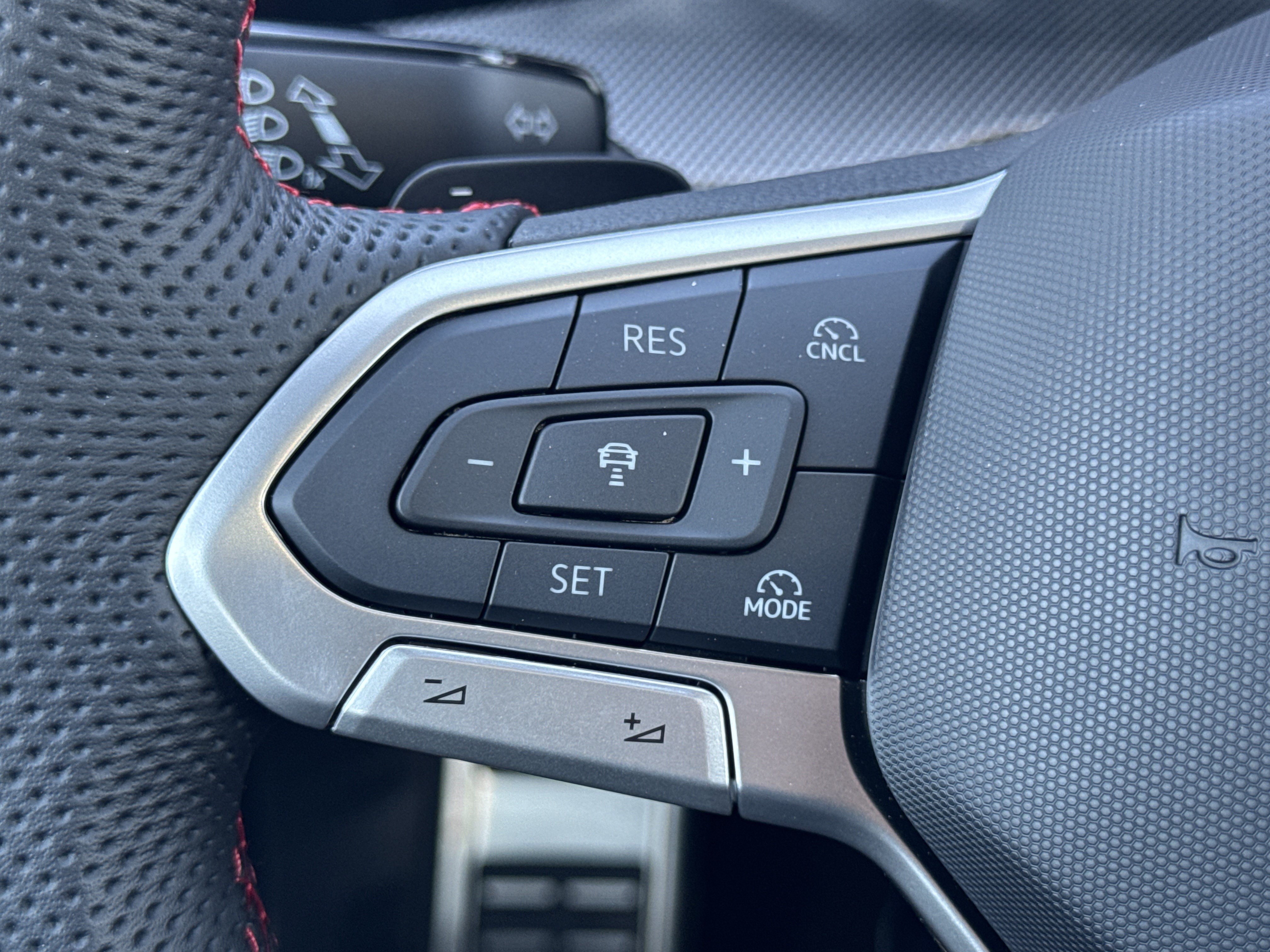 New 2026 Volkswagen Golf SE FWD image 19