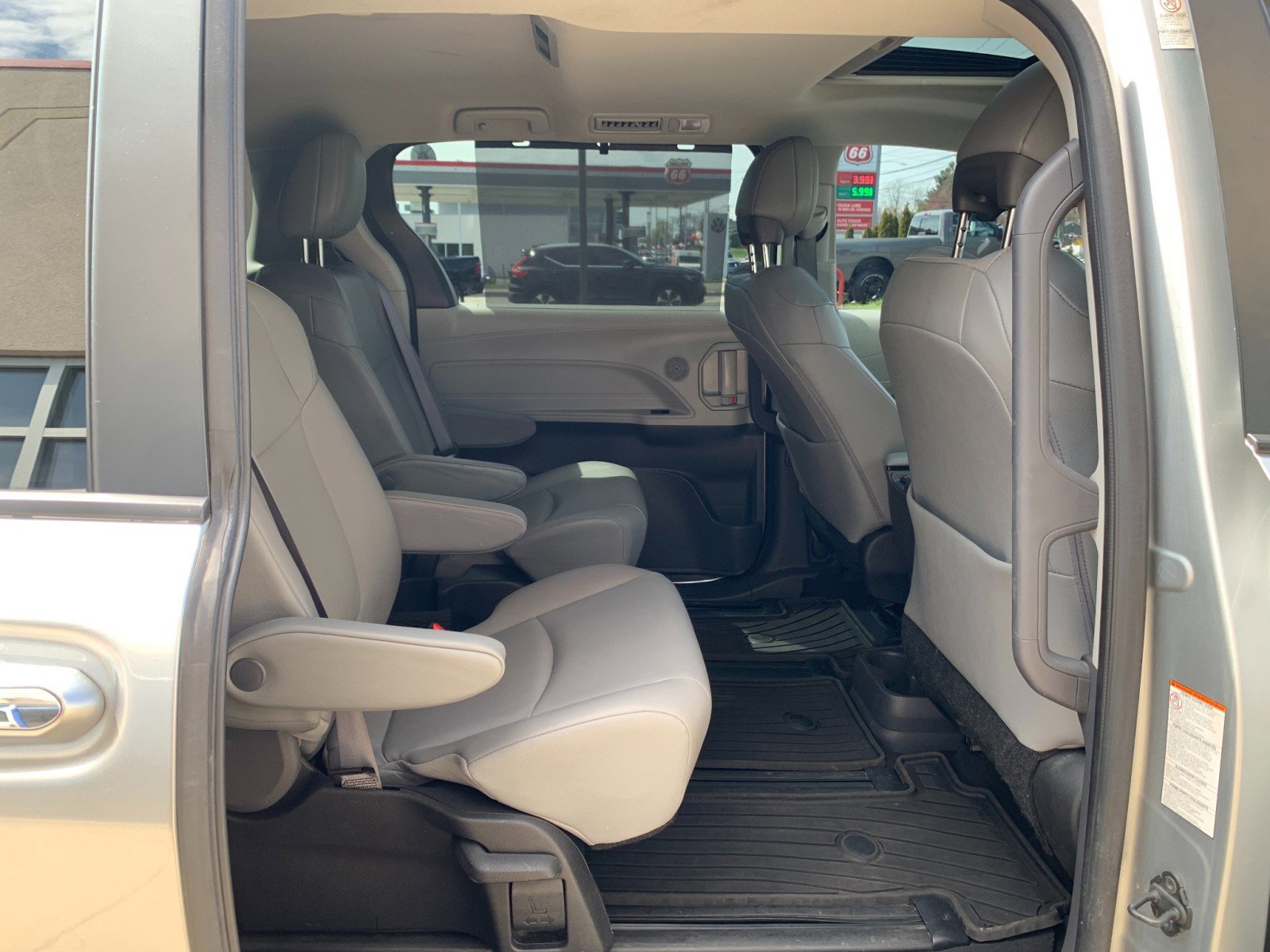 Used 2022 Toyota Sienna XLE AWD/4WD image 36