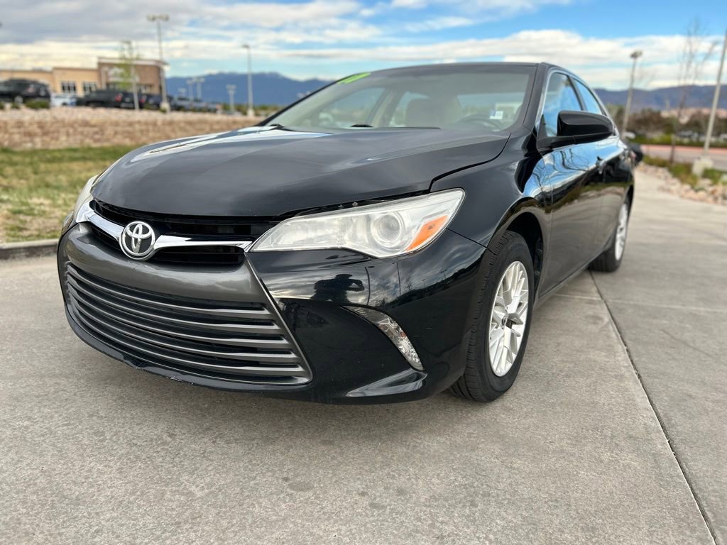Used 2017 Toyota Camry LE FWD image 3