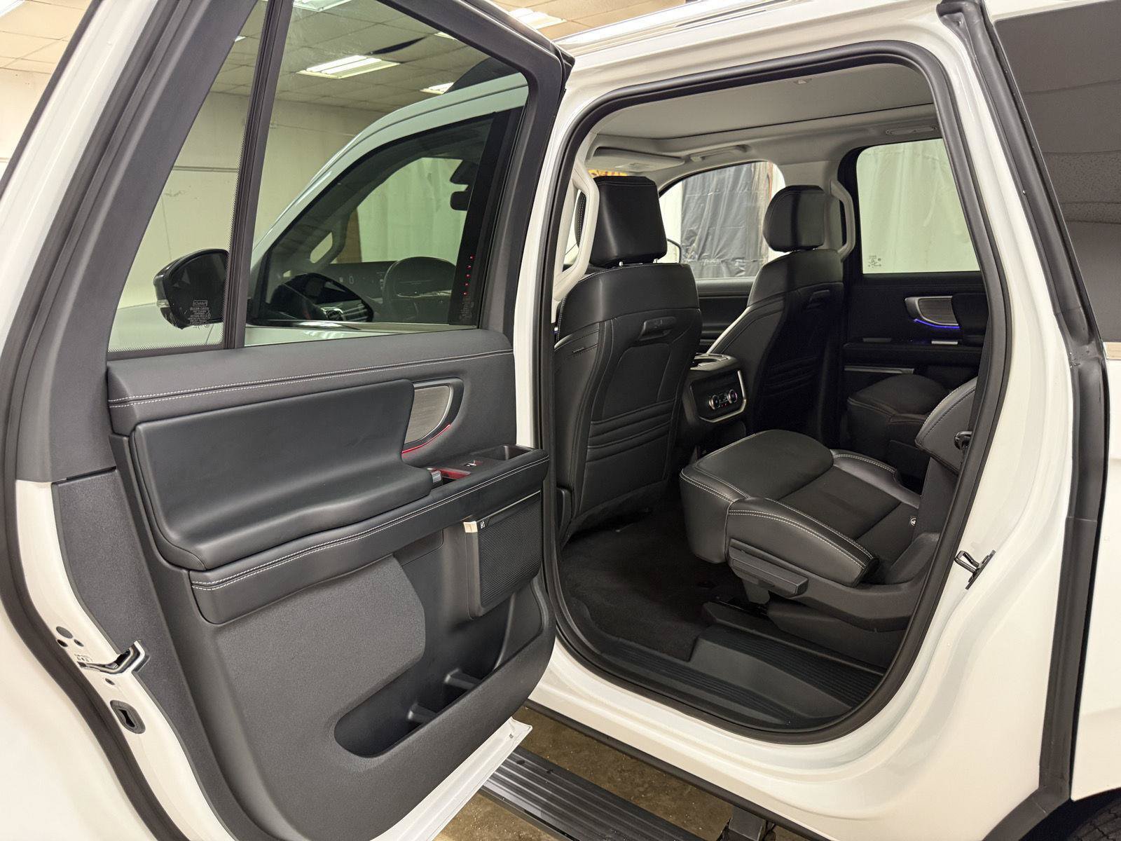 Used 2025 Ford Expedition Max Platinum AWD/4WD image 24