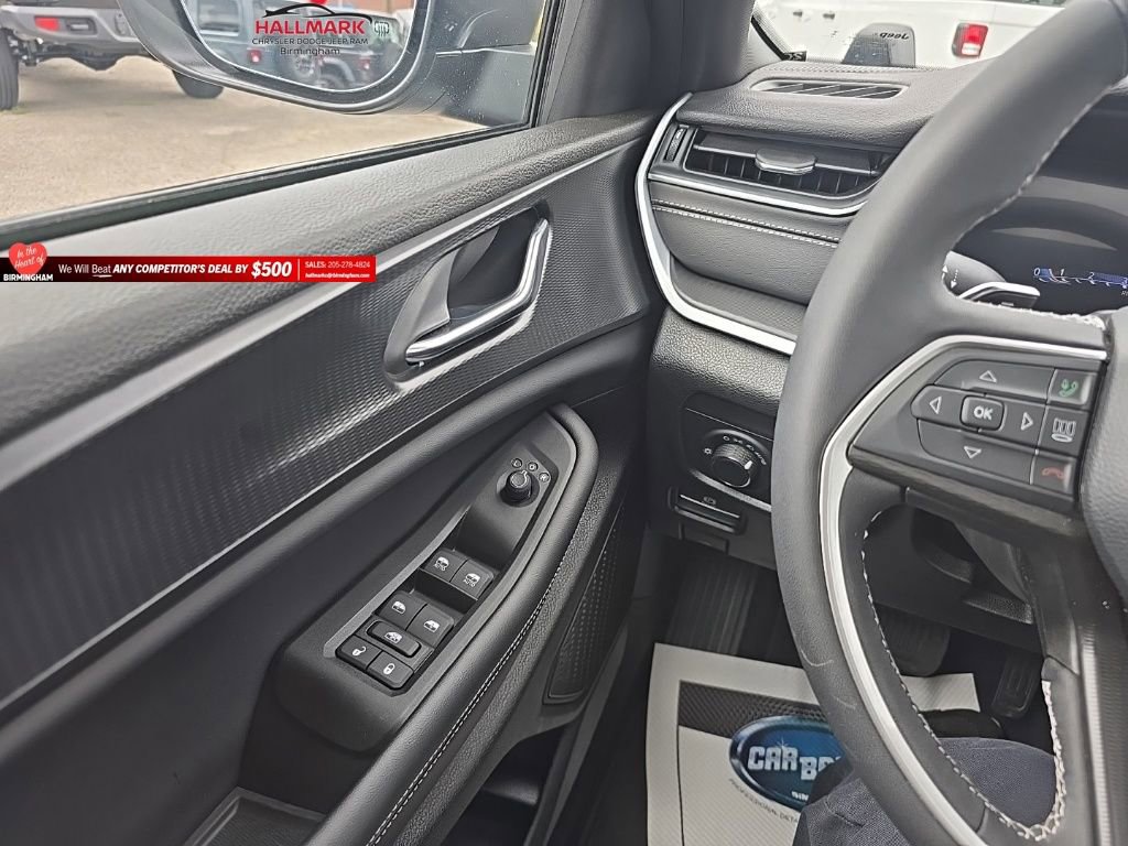 Used 2025 Jeep Grand Cherokee 4WD image 14