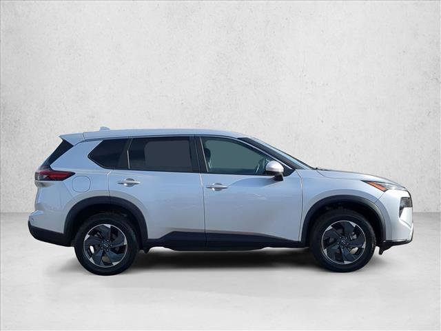 Used 2024 Nissan Rogue SV image 4