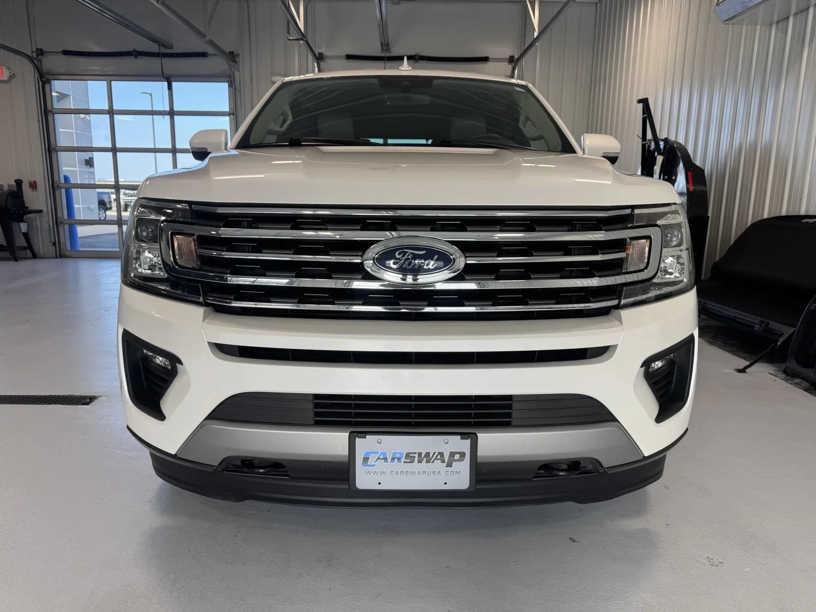 Used 2019 Ford Expedition XLT w/ Equipment Group 202A AWD/4WD image 2