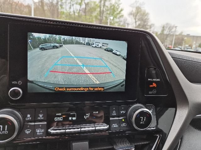 Used 2023 Toyota Highlander XLE AWD/4WD image 29