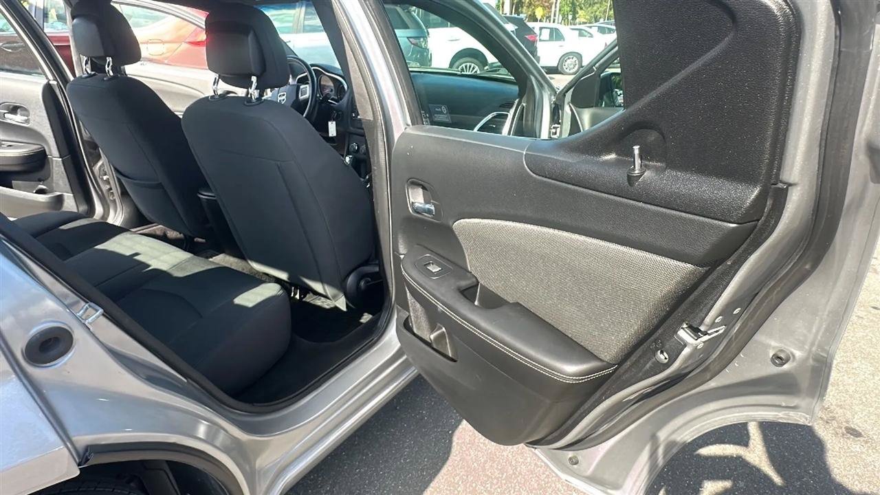 Used 2013 Dodge Avenger SXT FWD image 30