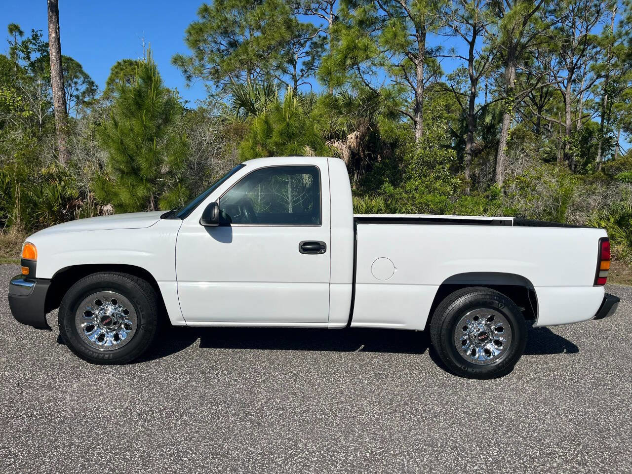 Used 2006 GMC Sierra 1500 W/T RWD image 2
