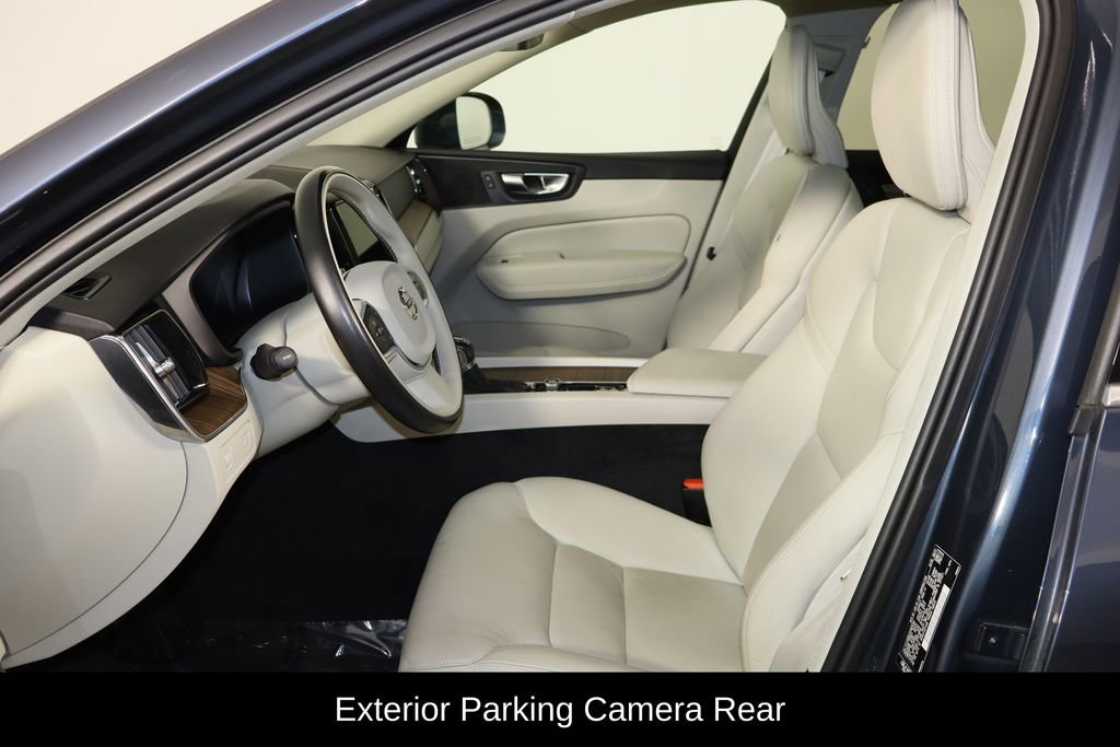 Used 2021 Volvo XC60 T5 Momentum w/ Premium Package image 13