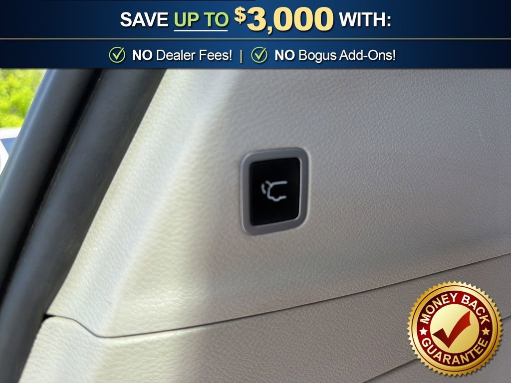 Used 2023 Chrysler Pacifica Touring-L image 14