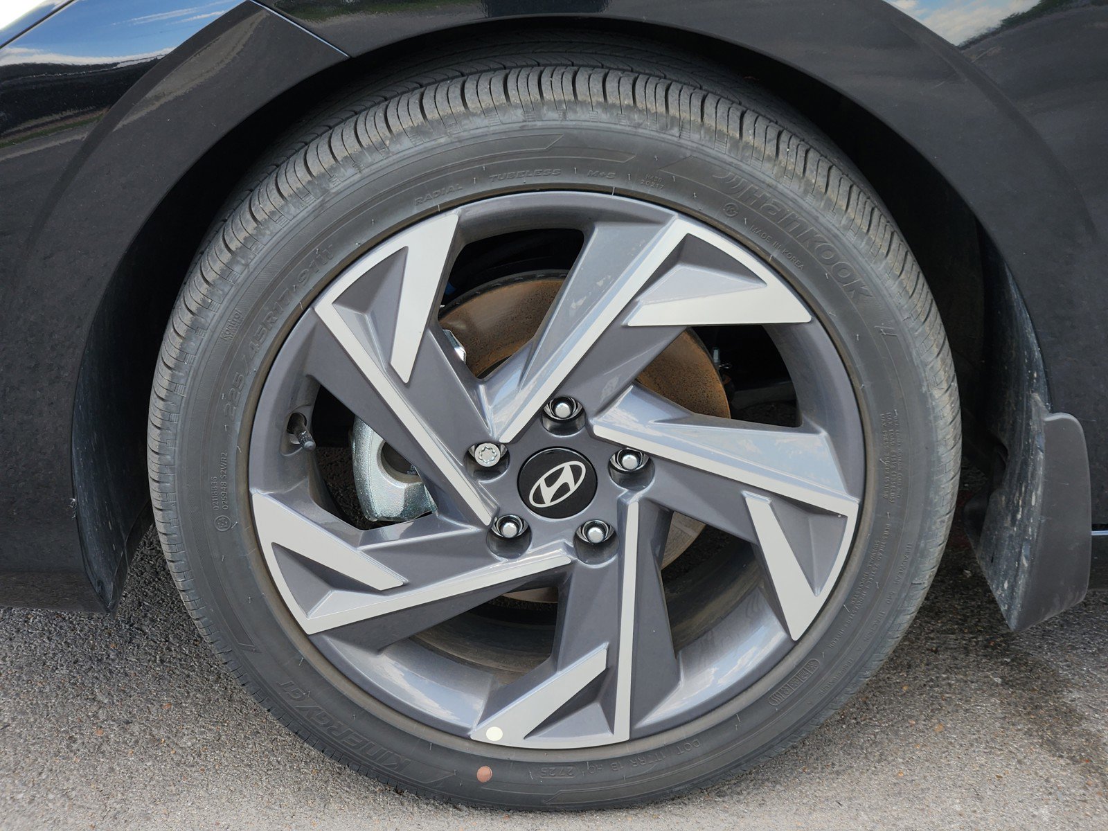 Certified 2025 Hyundai Elantra Limited FWD image 9
