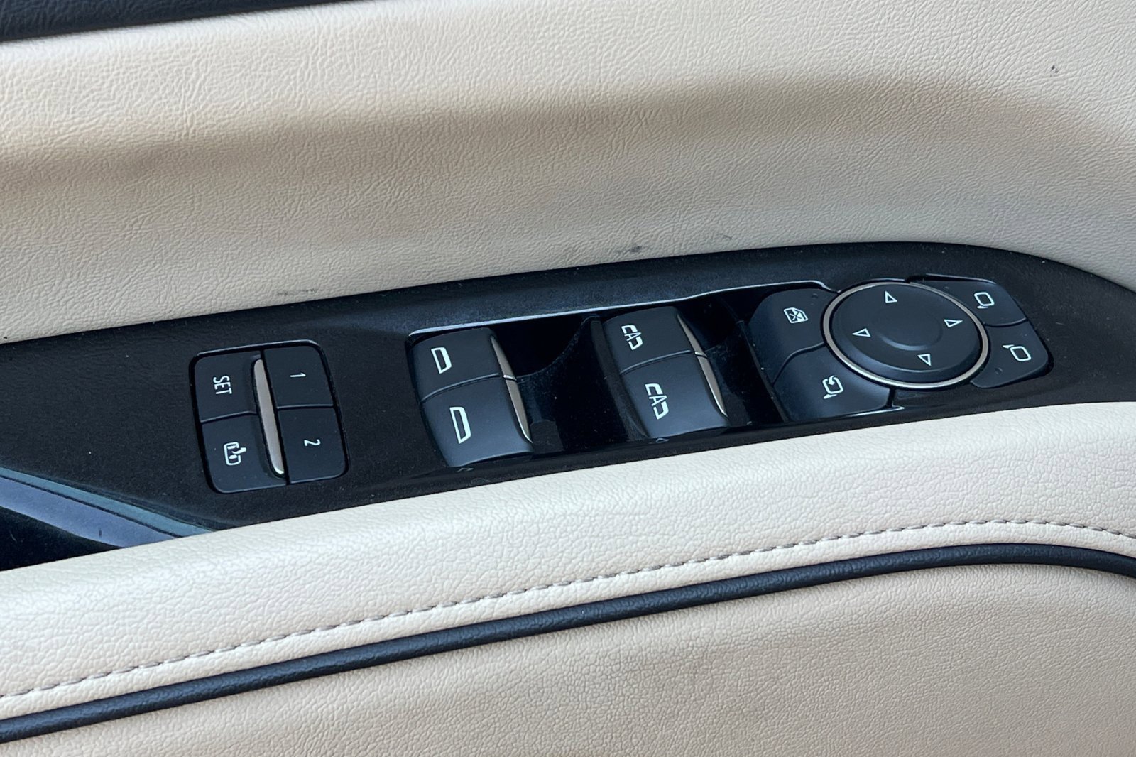 Used 2023 Cadillac Escalade Premium Luxury w/ Performance Package image 12