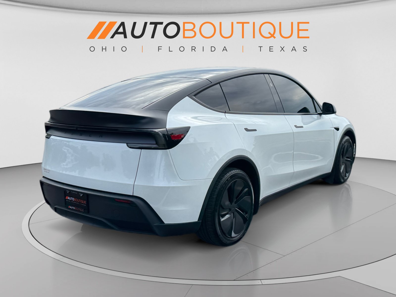 Used 2026 Tesla Model Y AWD image 5