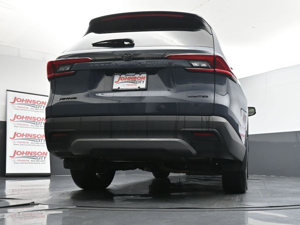 Used 2025 Toyota Grand Highlander AWD Hybrid image 40
