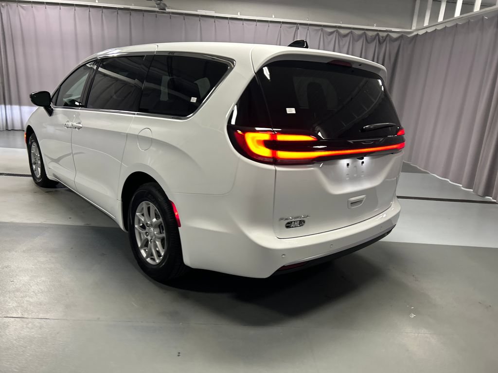New 2027 Chrysler Pacifica Select w/ Family Tech Group FWD image 5