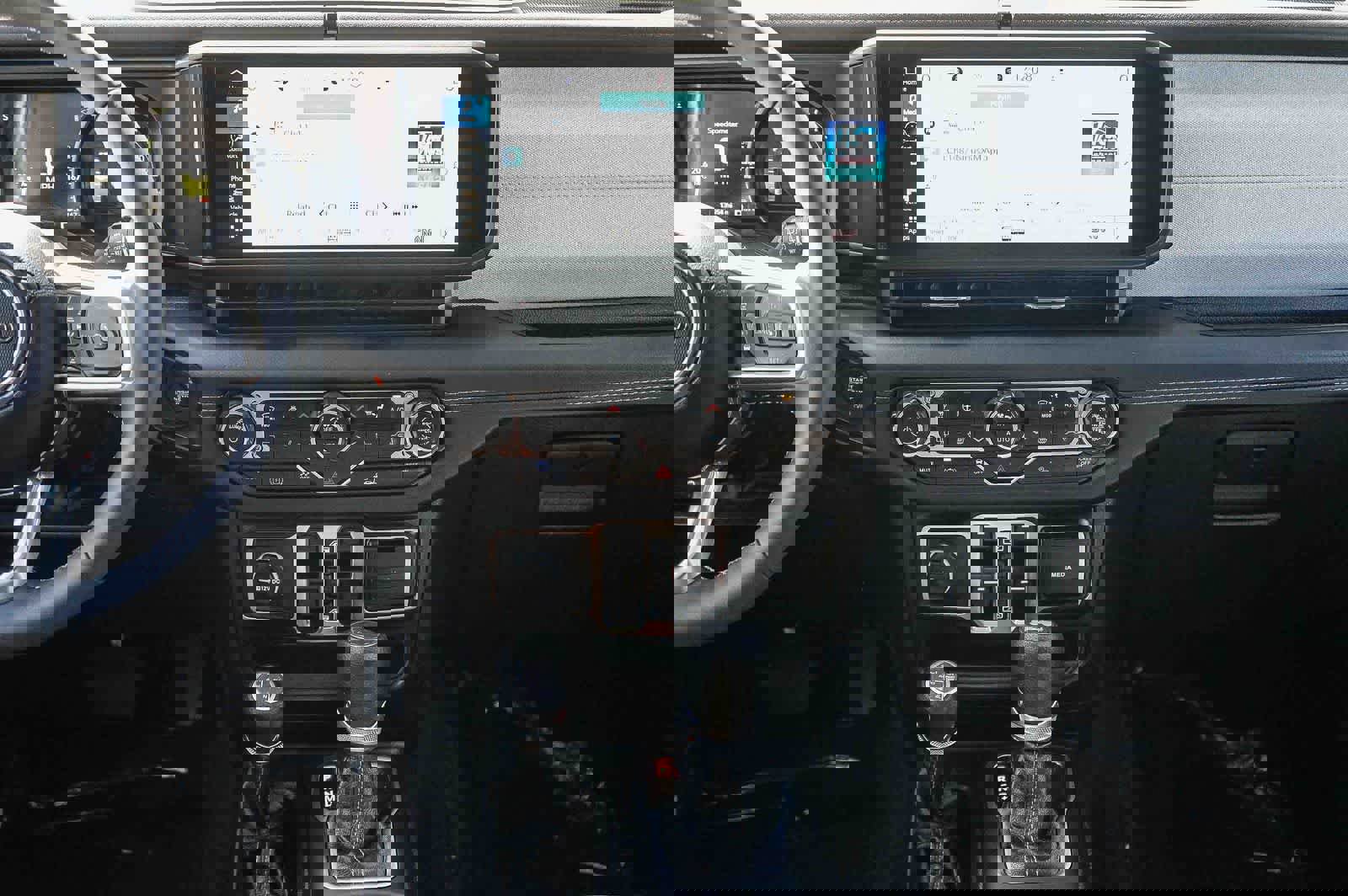 Used 2025 Jeep Wrangler Sahara image 12