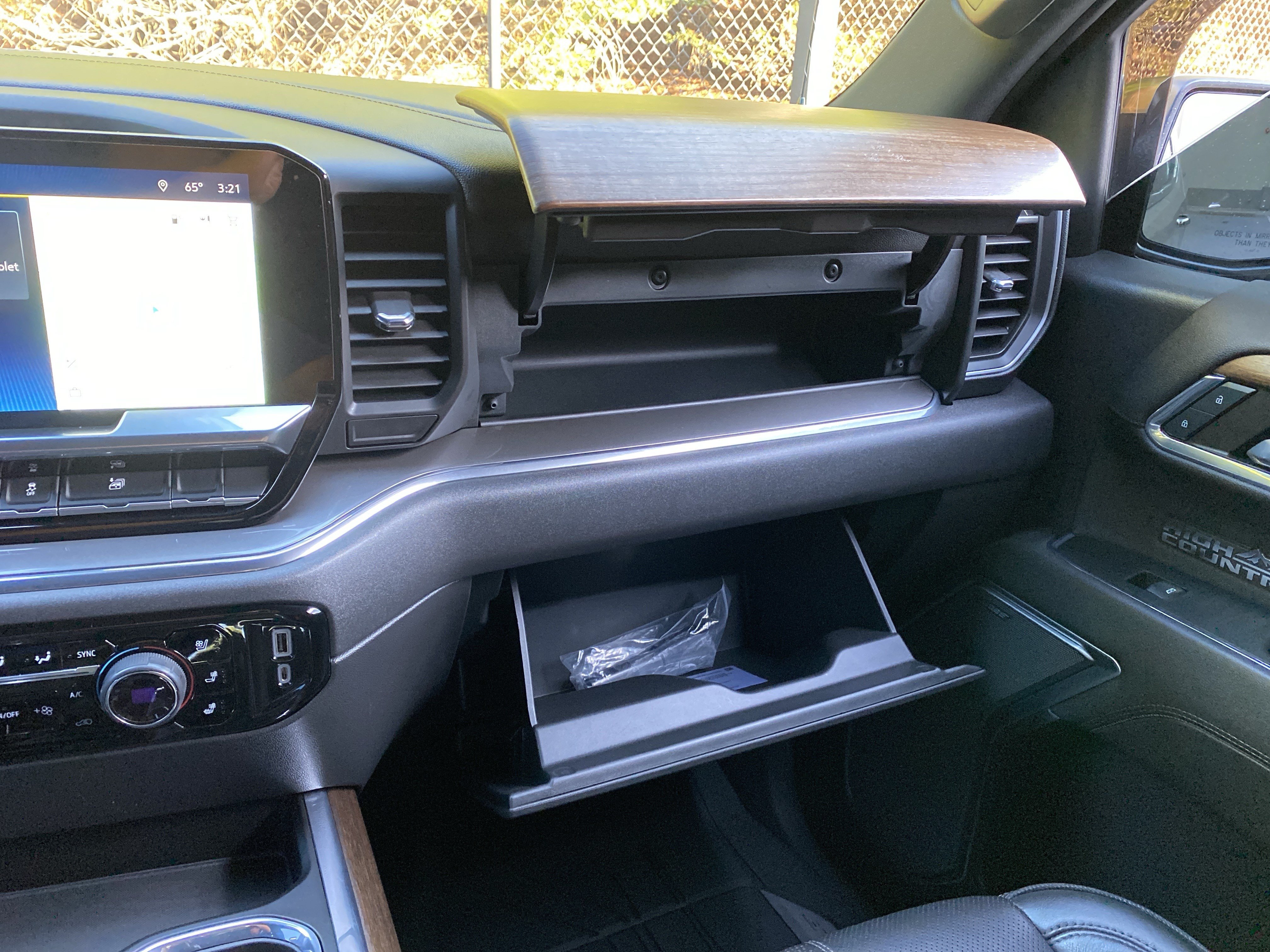 Used 2023 Chevrolet Silverado 1500 High Country w/ High Country Premium Package AWD/4WD image 34