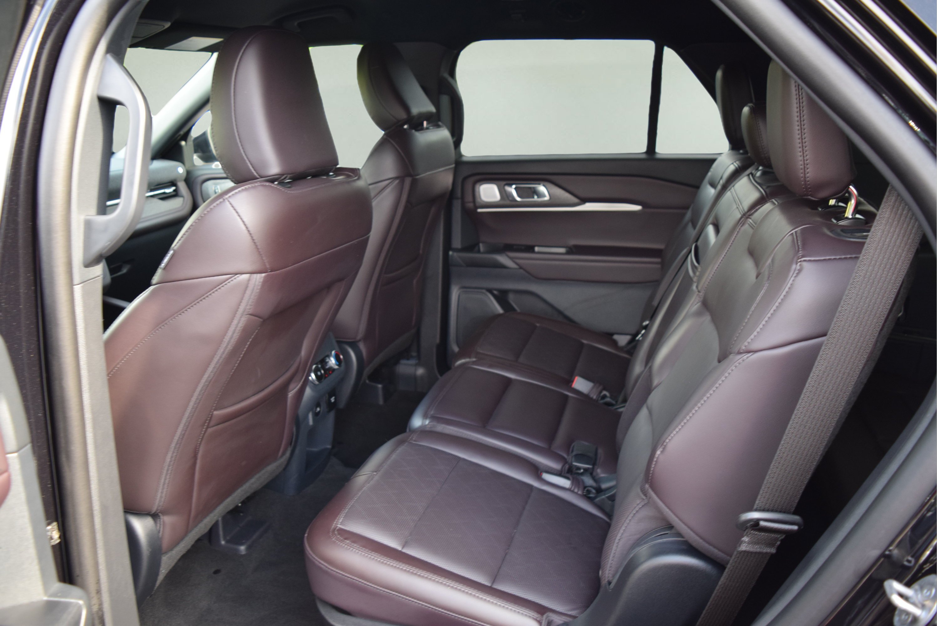 Used 2026 Ford Explorer Platinum AWD/4WD image 8