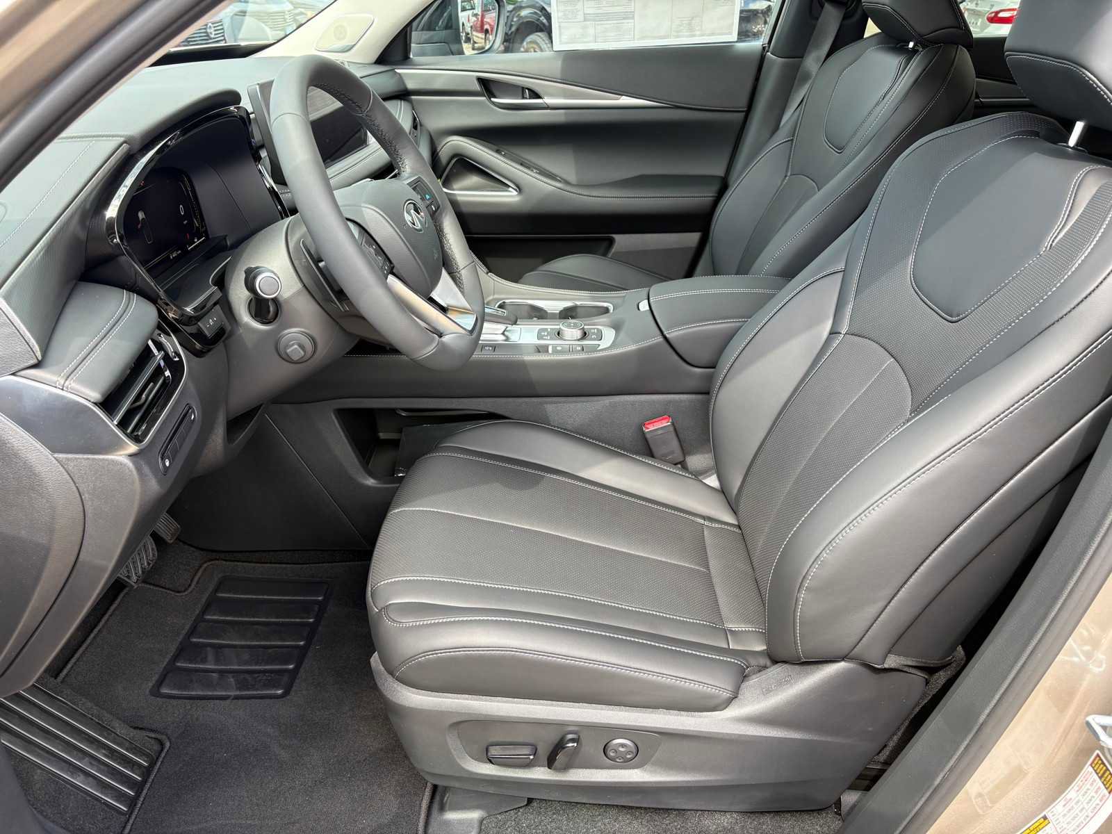 New 2026 INFINITI QX60 Luxe w/ Cargo Package AWD/4WD image 14