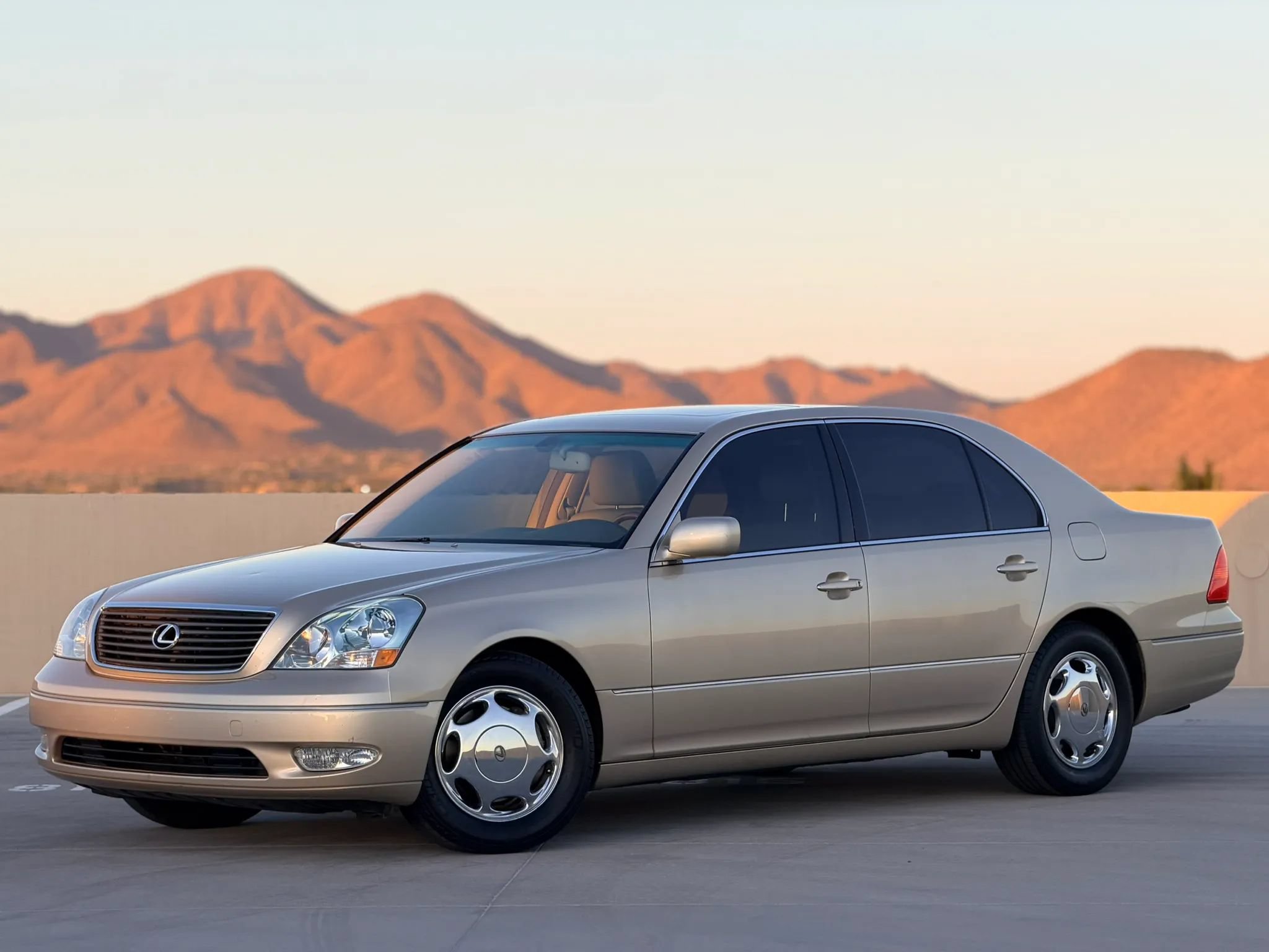 Used 2001 Lexus LS 430 RWD image 2
