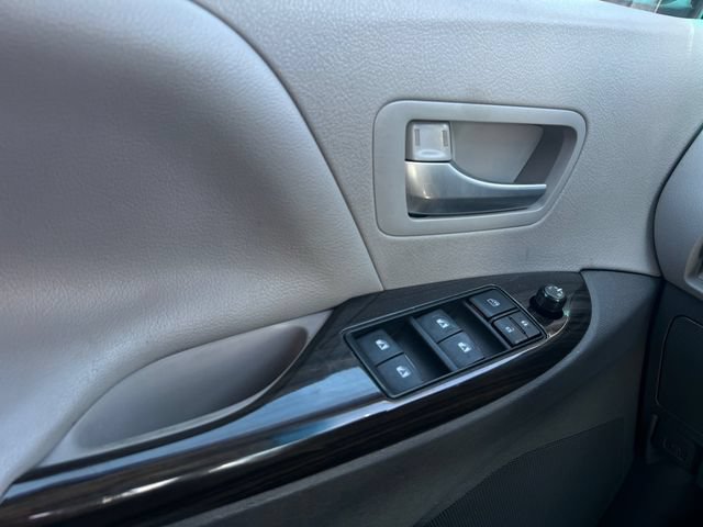 Used 2017 Toyota Sienna XLE w/ XLE Navigation Package AWD/4WD image 12