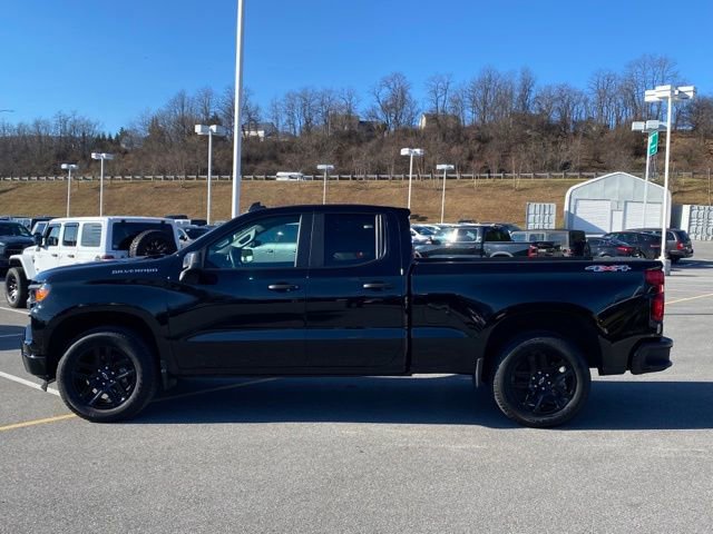 Used 2024 Chevrolet Silverado 1500 Custom image 2