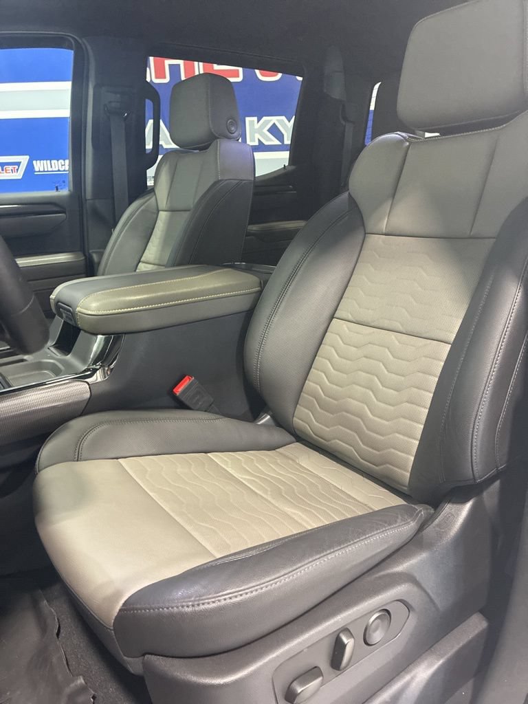 Used 2023 Chevrolet Silverado 1500 ZR2 w/ Technology Package AWD/4WD image 18