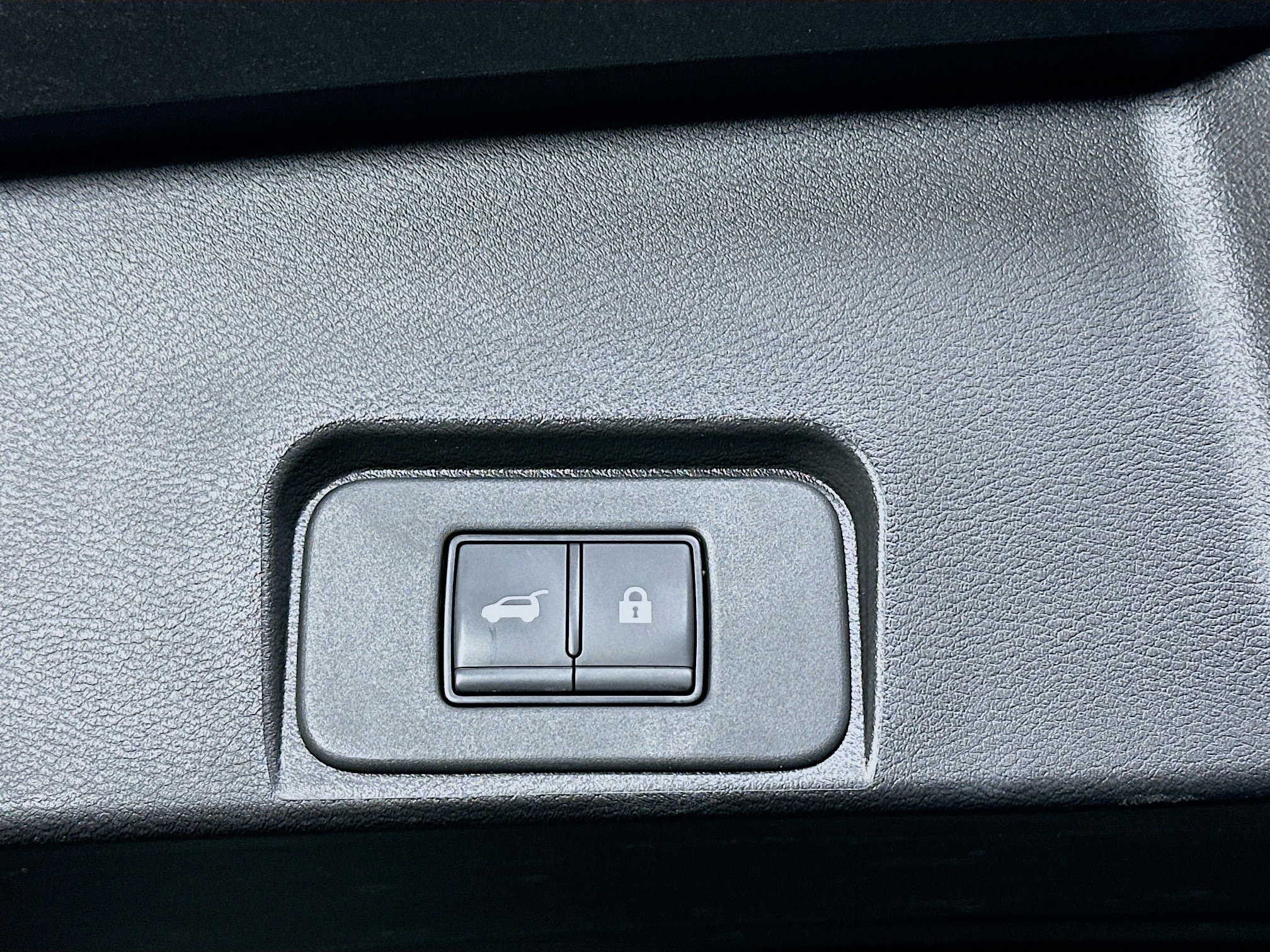 Used 2025 Nissan Rogue SV image 28