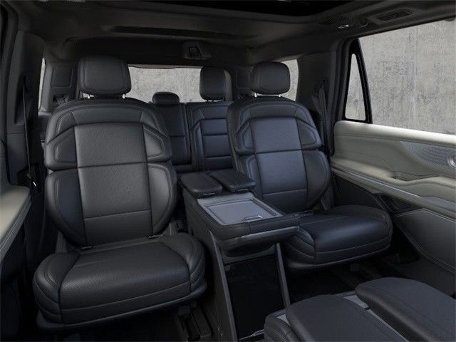 New 2025 Lincoln Navigator Reserve w/ Jet Appearance Package image 13