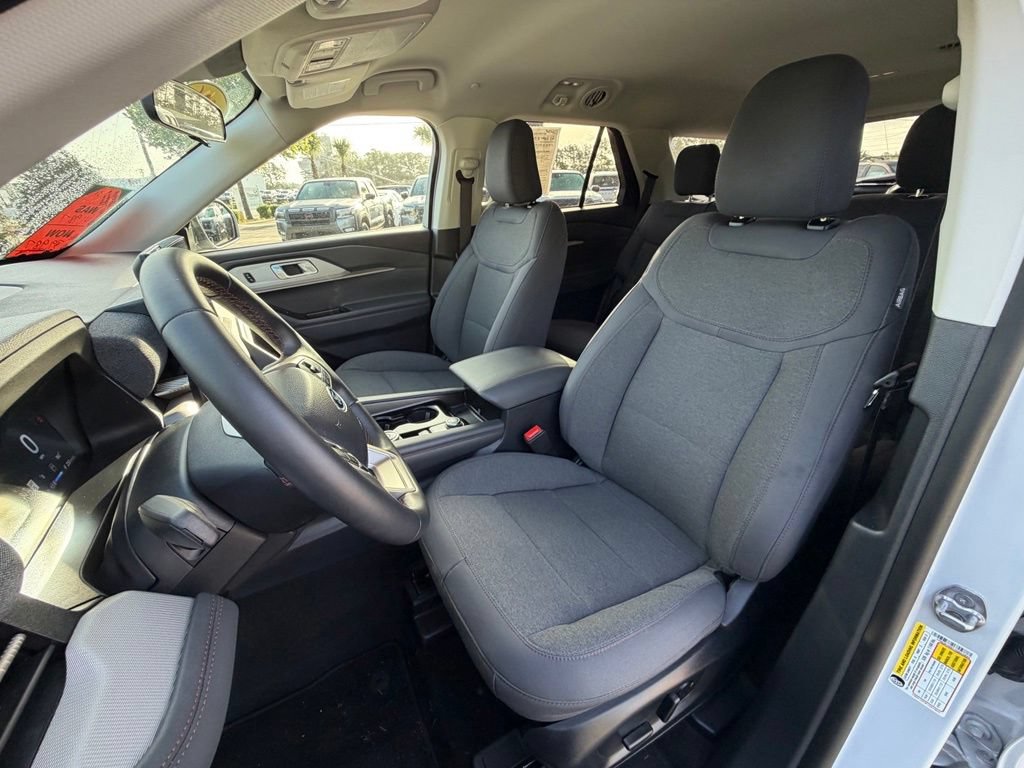 Used 2026 Ford Explorer Active RWD image 13