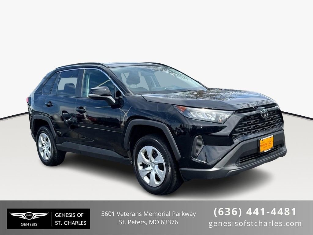 Used 2021 Toyota RAV4 LE image 1