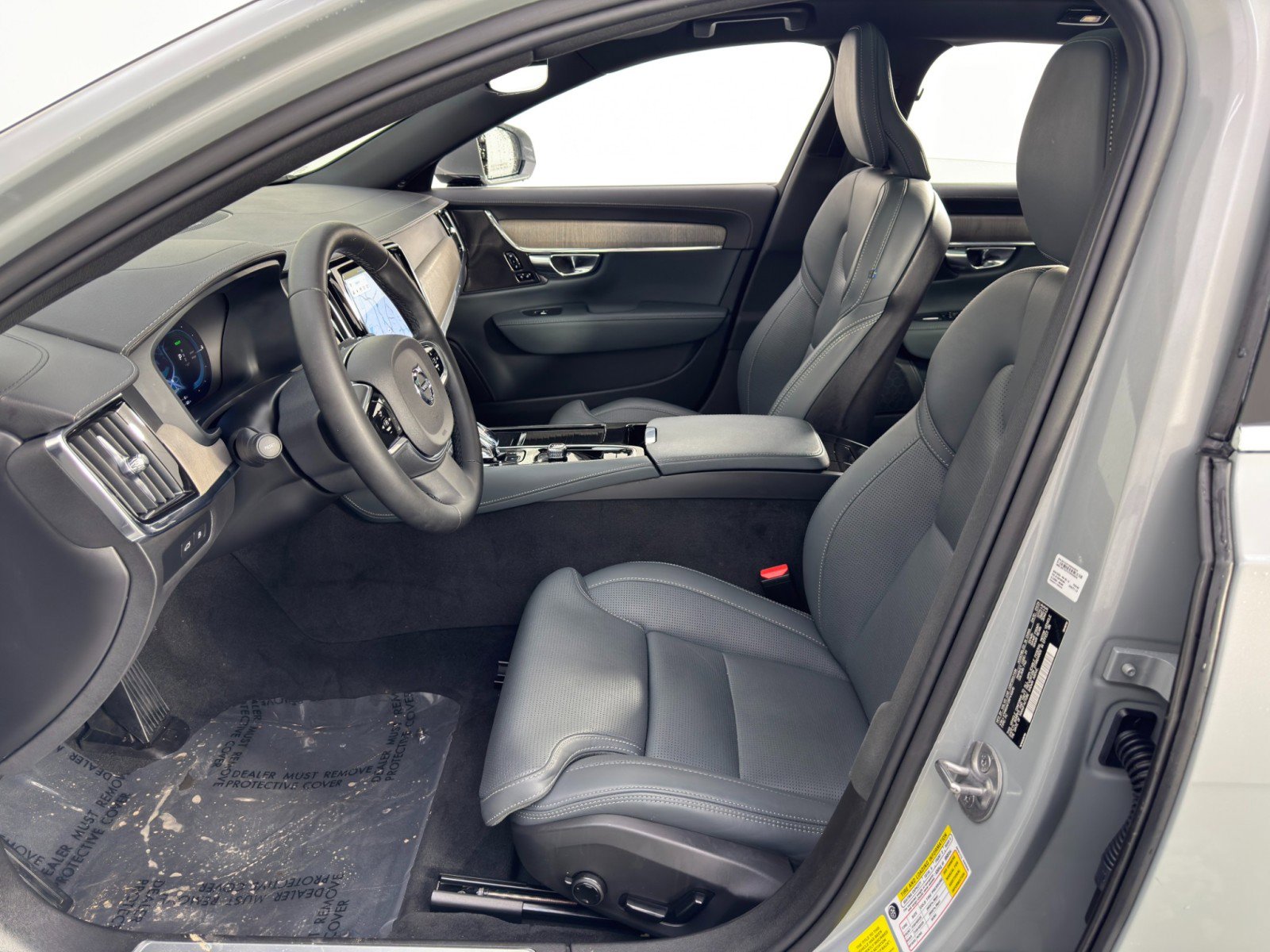 Used 2024 Volvo S90 T8 Ultimate image 17