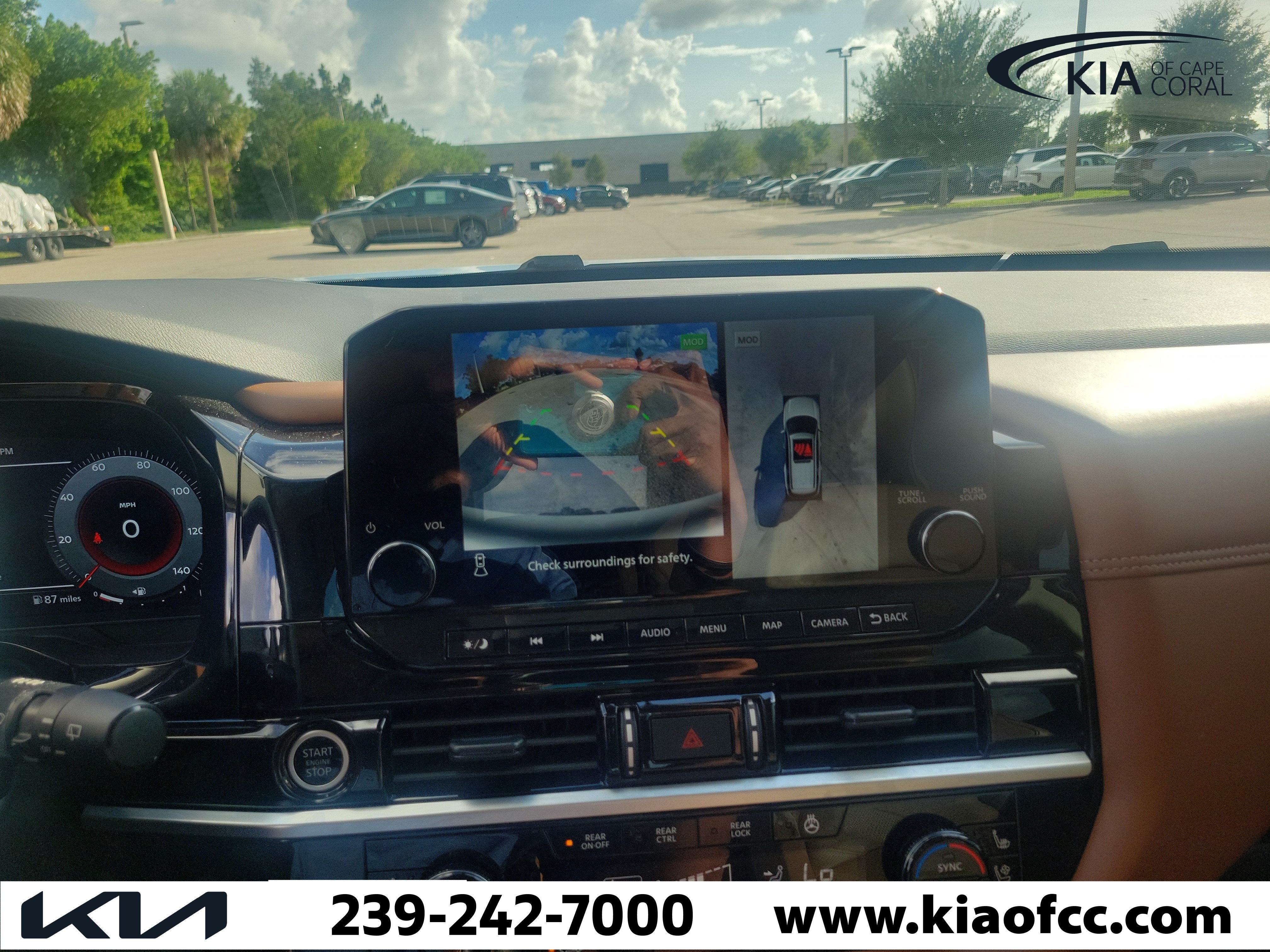 Used 2024 Nissan Pathfinder Platinum FWD image 29