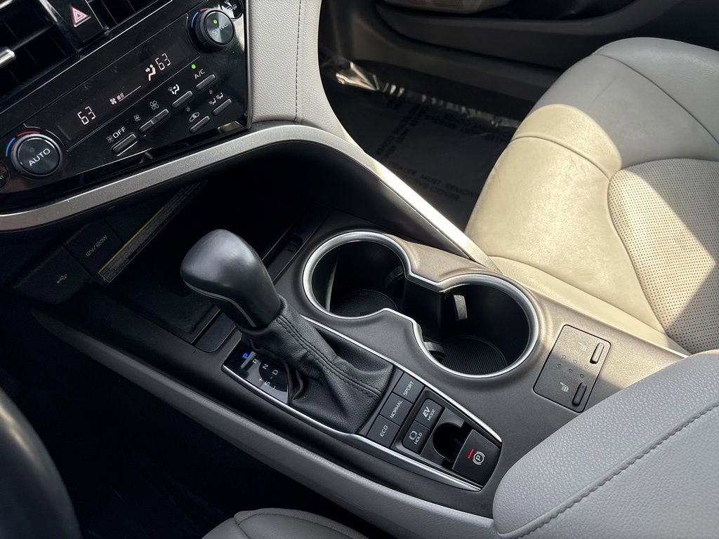 Used 2021 Toyota Camry XLE w/ Cold Weather Package image 17