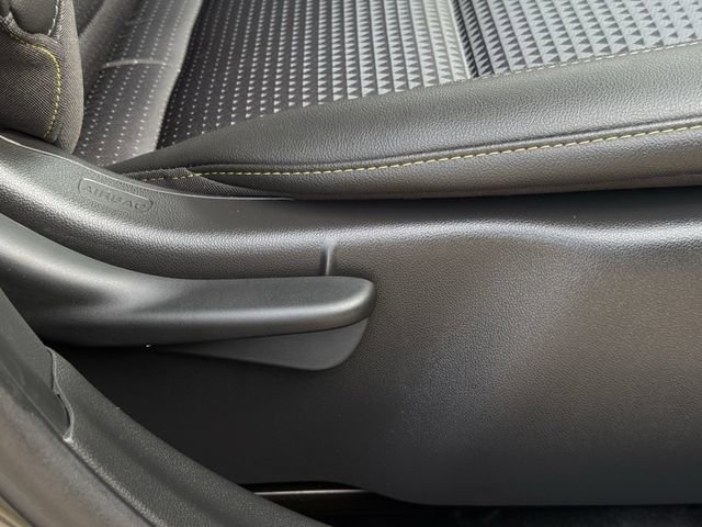 Used 2024 Chevrolet Trax LT w/ Sunroof Package FWD image 31