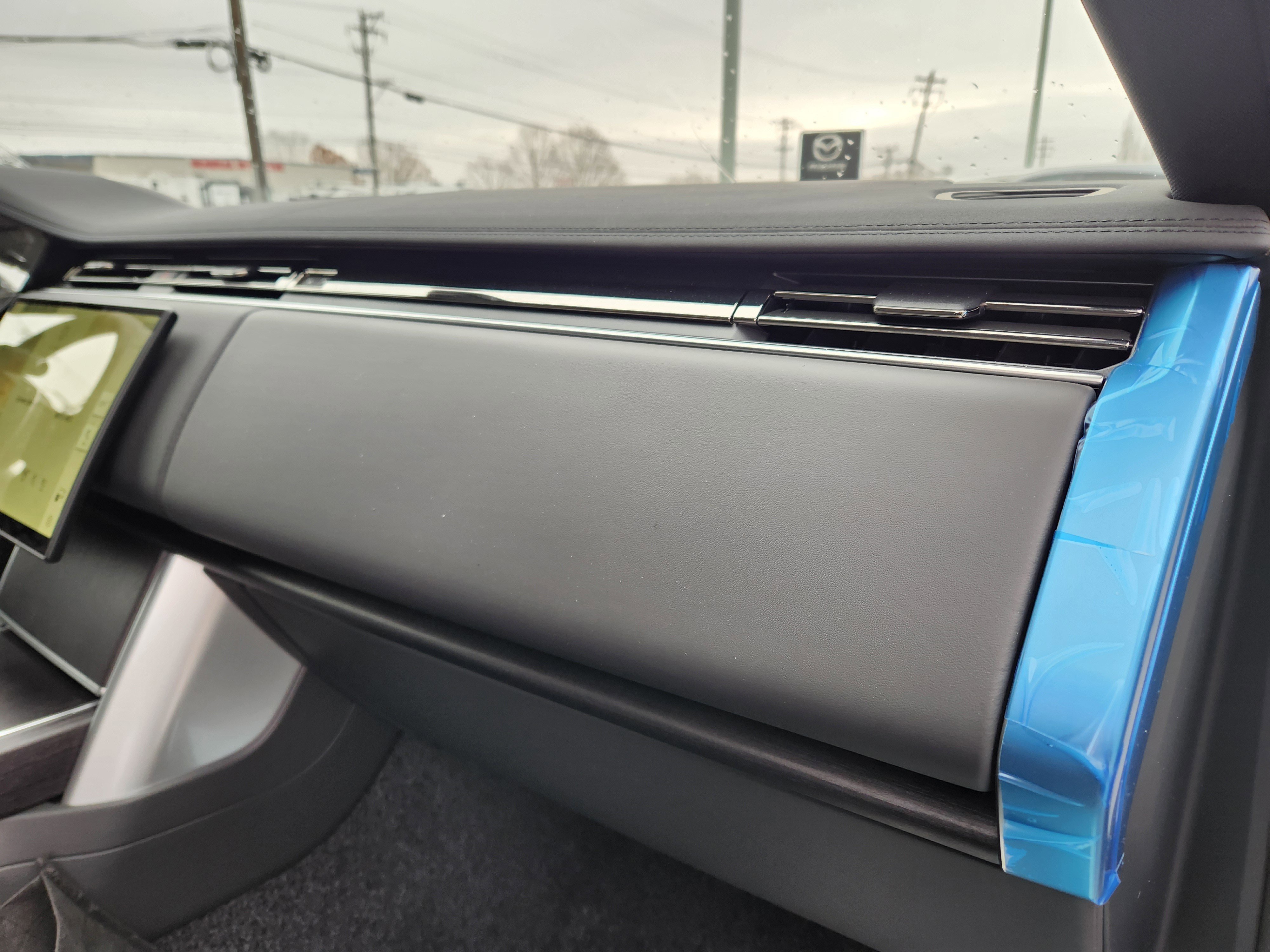 New 2026 Land Rover Range Rover Long Wheelbase SE image 13