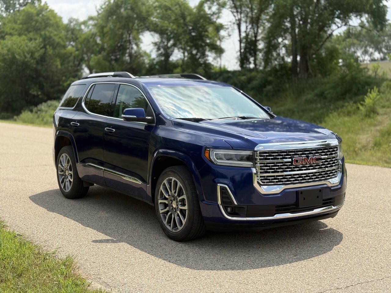 Used 2023 GMC Acadia Denali AWD/4WD image 4