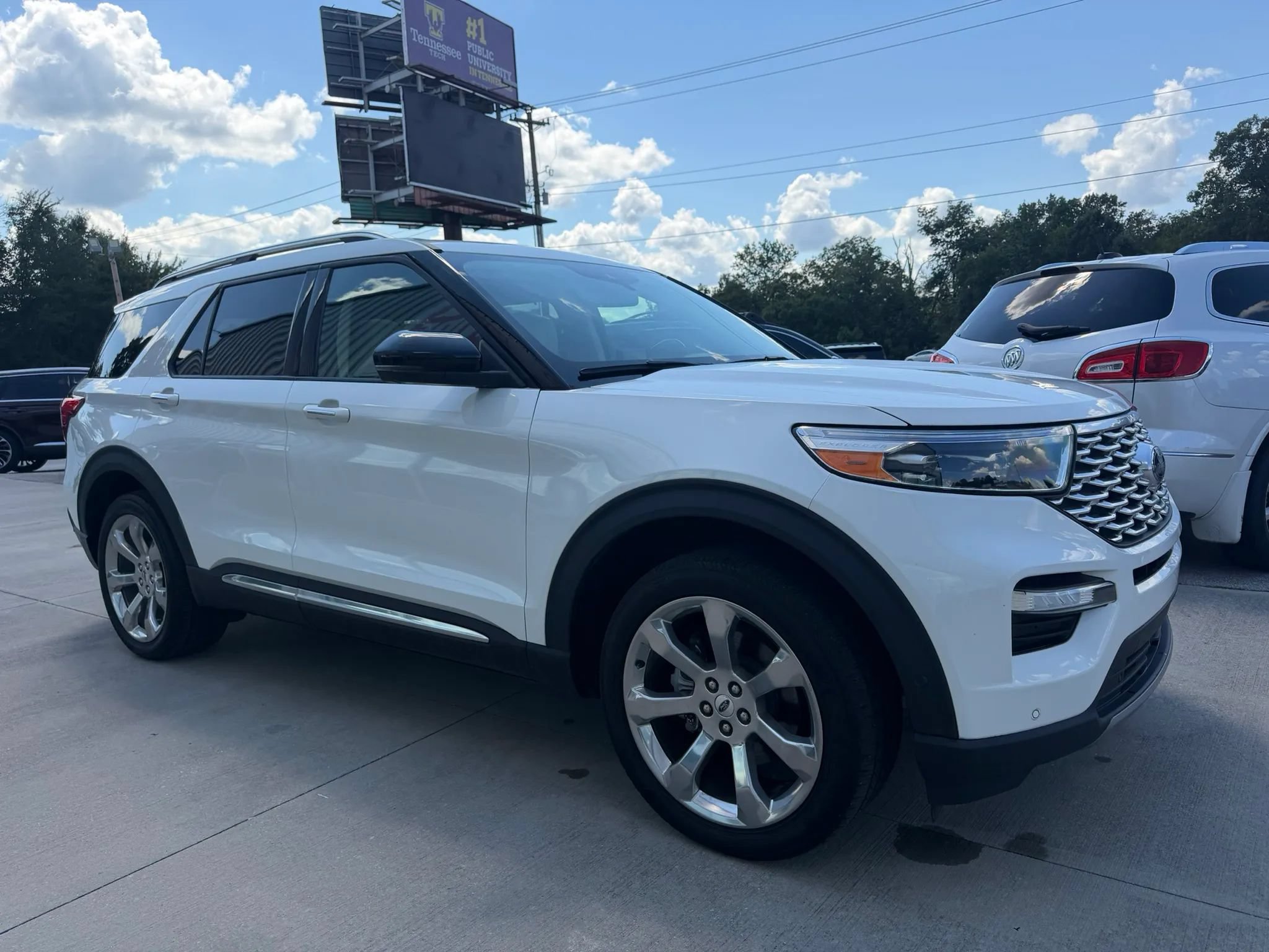 Used 2020 Ford Explorer Platinum w/ Premium Technology Package AWD/4WD image 29