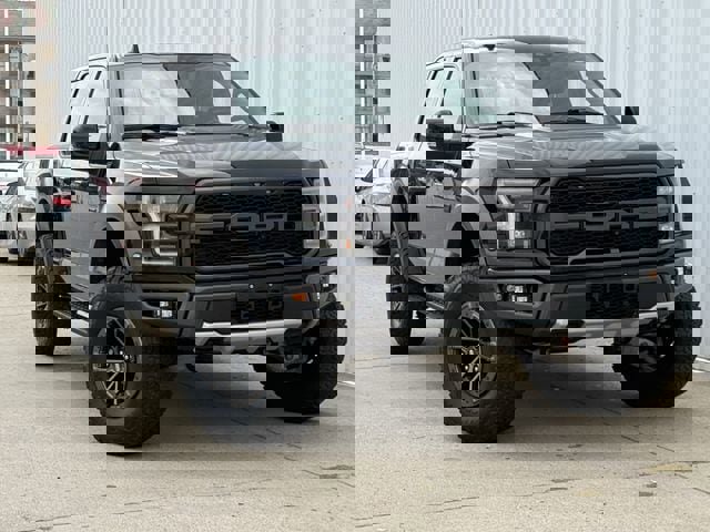 Used 2019 Ford F150 Raptor w/ Equipment Group 802A Luxury image 2