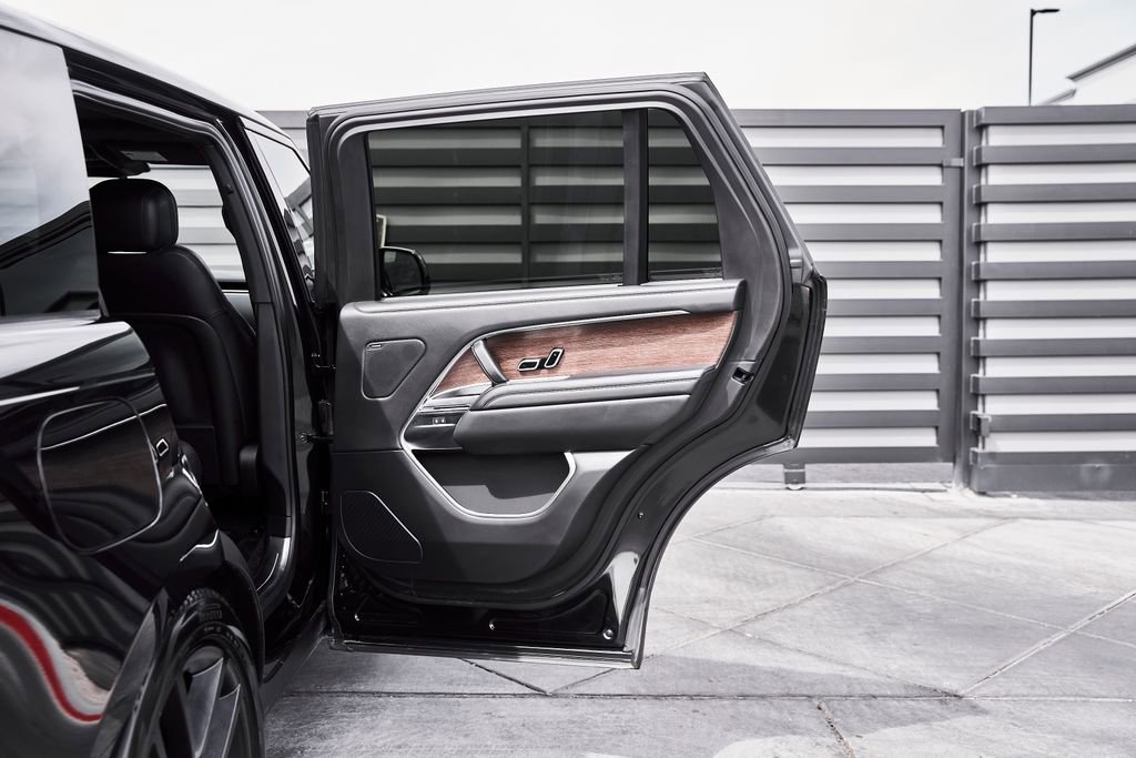 Used 2025 Land Rover Range Rover Long Wheelbase SE image 20