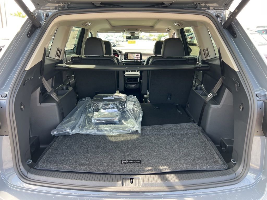 New 2026 Volkswagen Atlas SEL Premium R-Line image 13