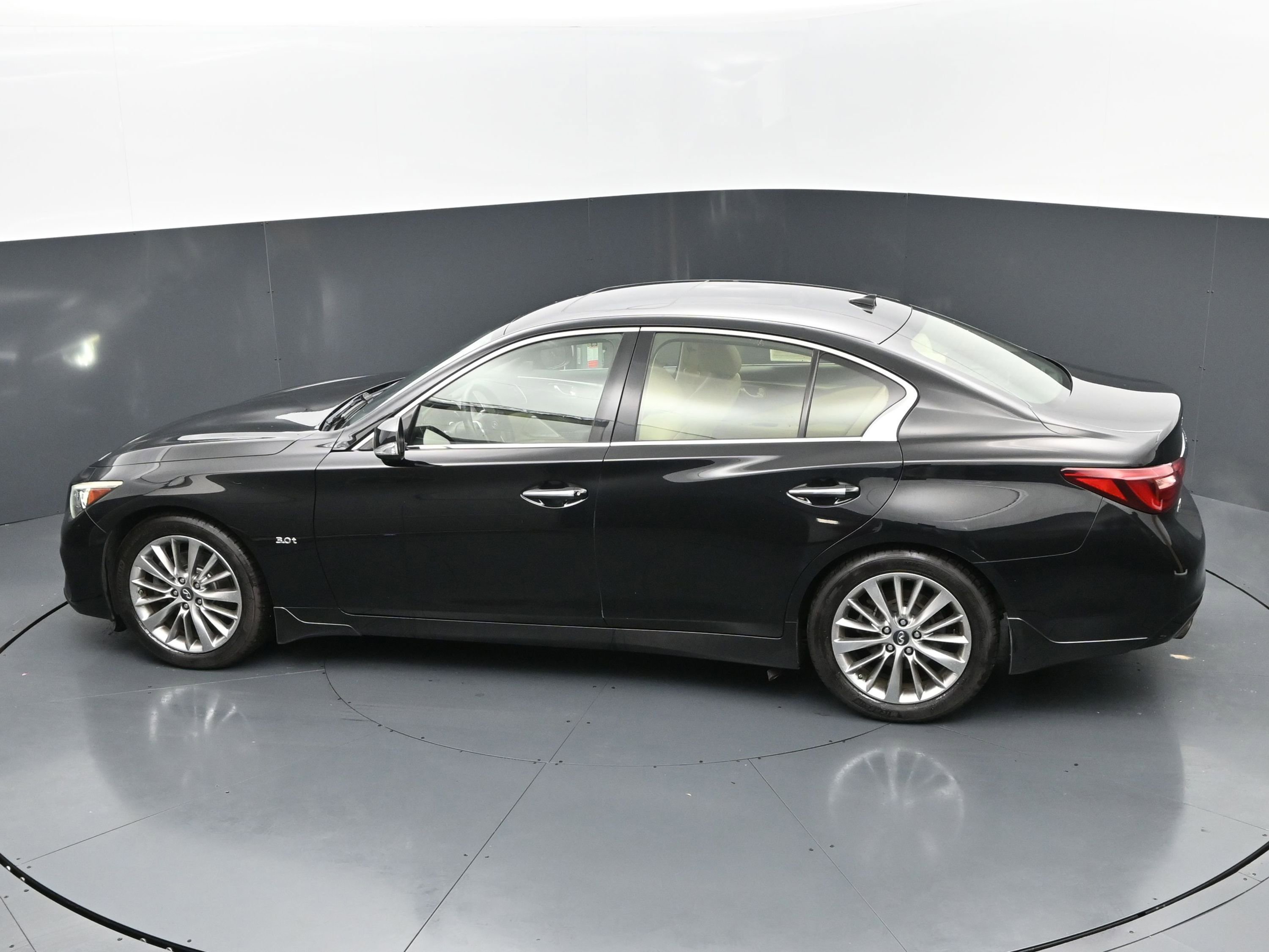 Used 2018 INFINITI Q50 Luxe w/ Sensory Package (Luxe) RWD image 29