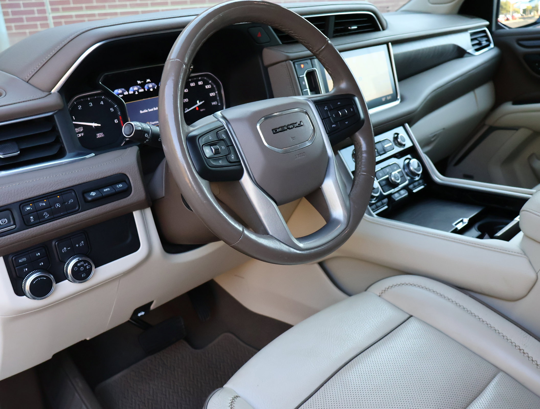 Used 2021 GMC Yukon Denali image 3