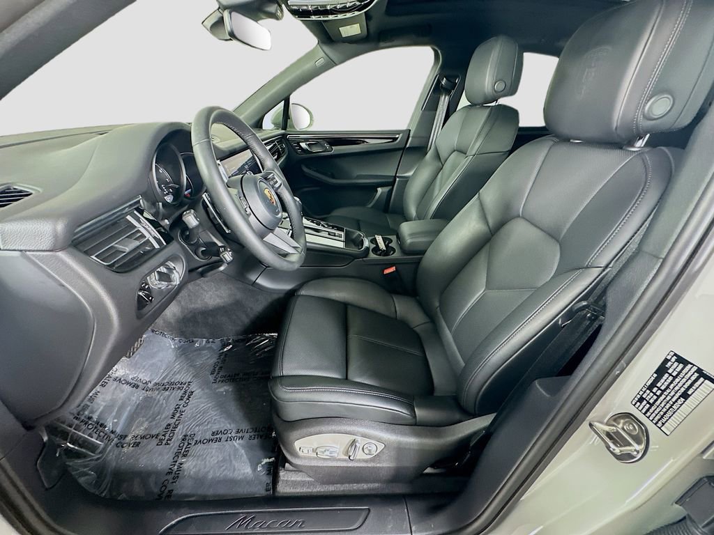 Certified 2026 Porsche Macan AWD/4WD image 5
