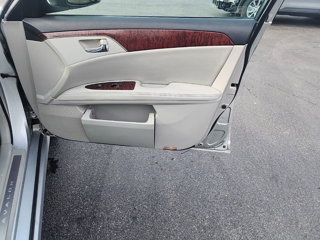 Used 2012 Toyota Avalon Limited image 27
