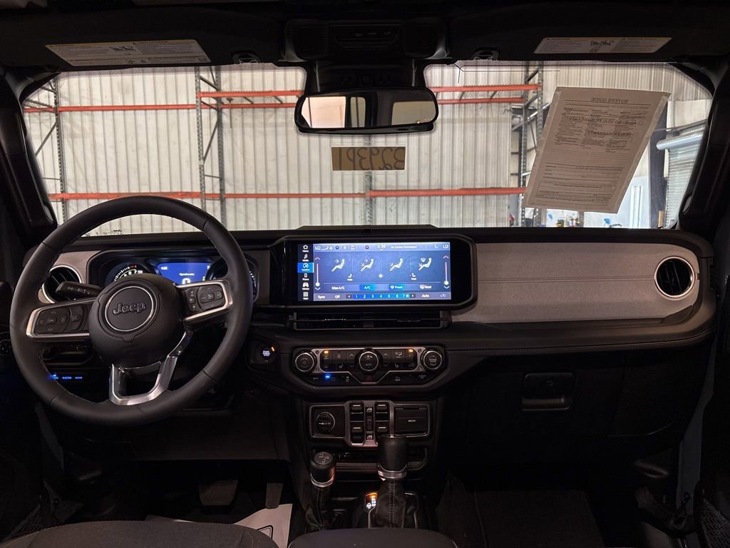 Used 2025 Jeep Wrangler Unlimited Sahara image 20