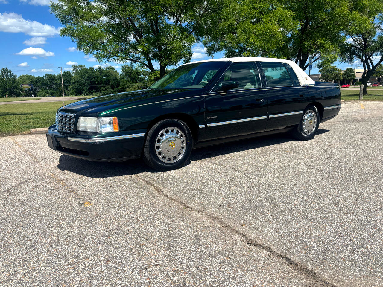 Used 1999 Cadillac De Ville Sedan w/ Comfort/Convenience Pkg image 2