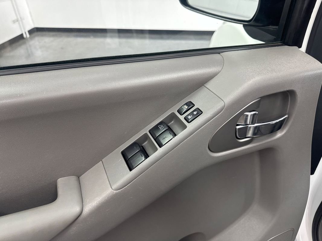 Used 2014 Nissan Frontier SV w/ SV Value Truck Package AWD/4WD image 10
