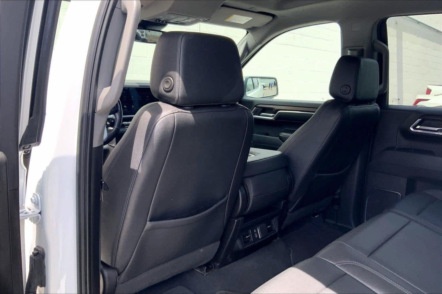 Used 2024 GMC Sierra 1500 SLT AWD/4WD image 12