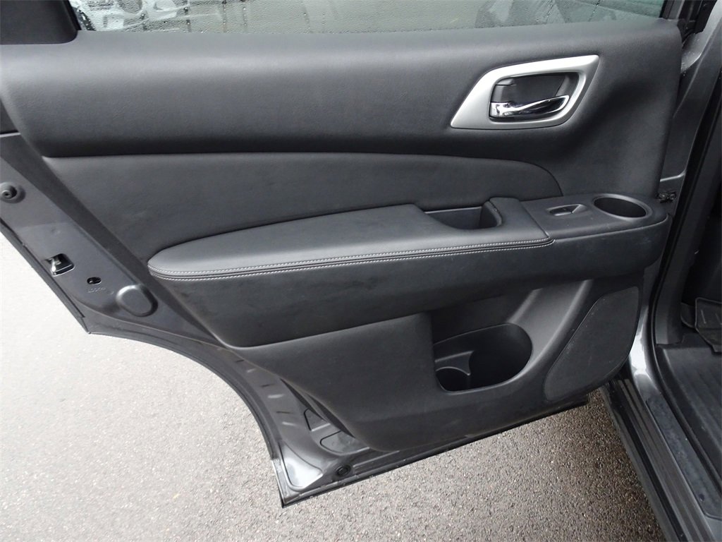 Used 2019 Nissan Pathfinder SL image 14