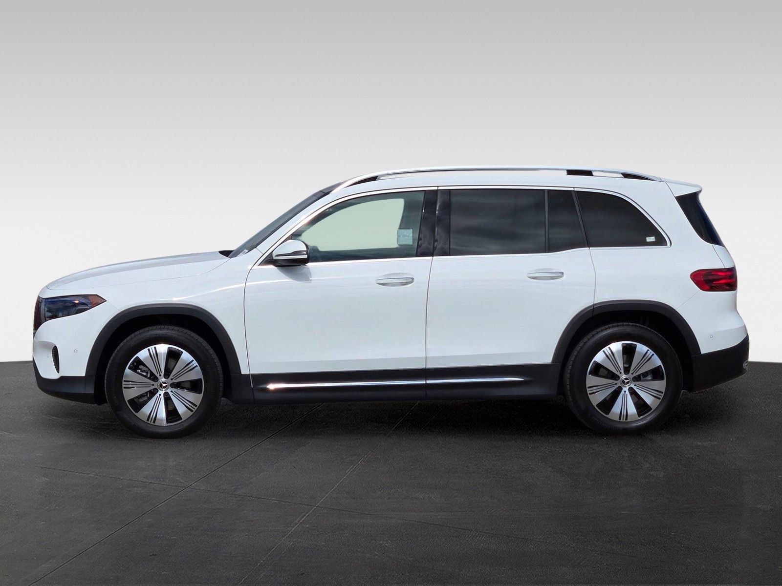 Used 2024 Mercedes-Benz EQB 300 4MATIC image 7