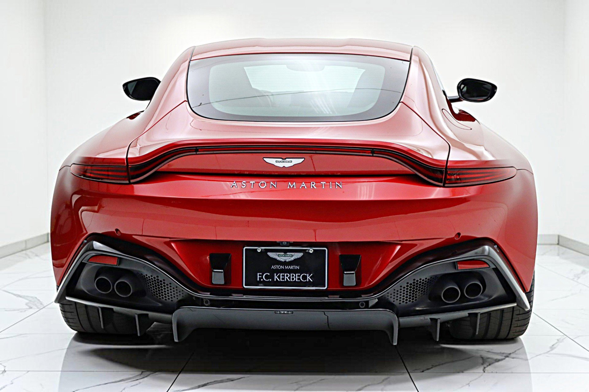 Used 2023 Aston Martin V8 Vantage Coupe RWD image 12